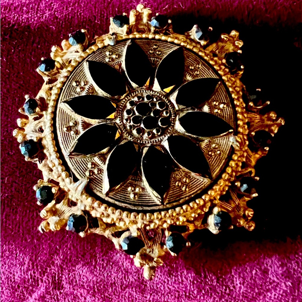 Florenza Vintage Gold Tone
Black Glass Rhinestone Victorian Brooch